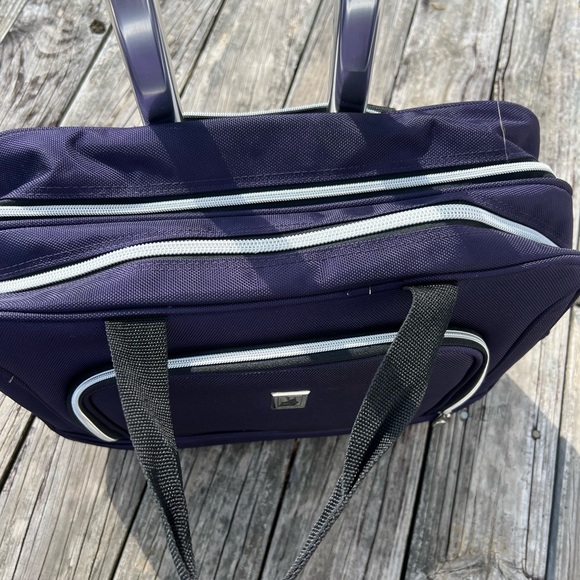 LONDON FOG  15-Inch Under The Seat Bag/Purple! - Picture 6 of 14